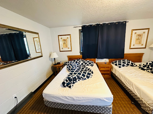 Chalet Inn Motel & Restaurant - Thumbnail