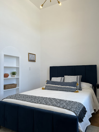 Four Eleven Suites - North Unit - Thumbnail