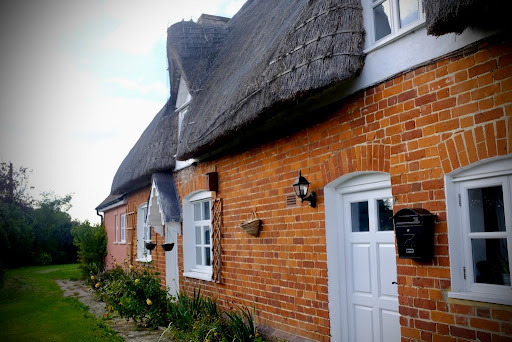 Aurora - Beauty & Holistic Treatments