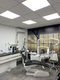 Photo n°3 de Lates Ovidiu à Valréas (Parodontiste spécialiste des implants dentaires)