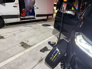 A1 Express Tyres: Emergency Mobile Tyres Fitting Service 24/7