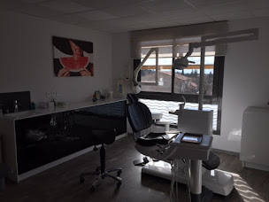 Photo n°6 de Dr Alina Maria IONESCU à Saint-Vallier-de-Thiey (Service de blanchiment des dents)