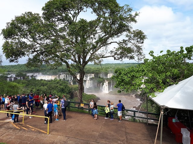Cataratas del Iguazú, Posadas Misiones