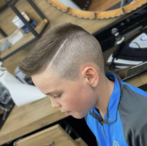 Corner Barber - Visual