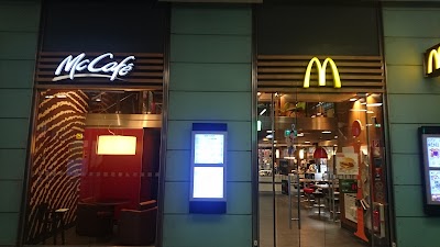 Photos of Berlin Friedrichstra&szlig;e station
