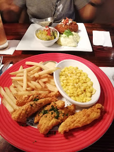 Fridays Real Plaza Trujillo 1