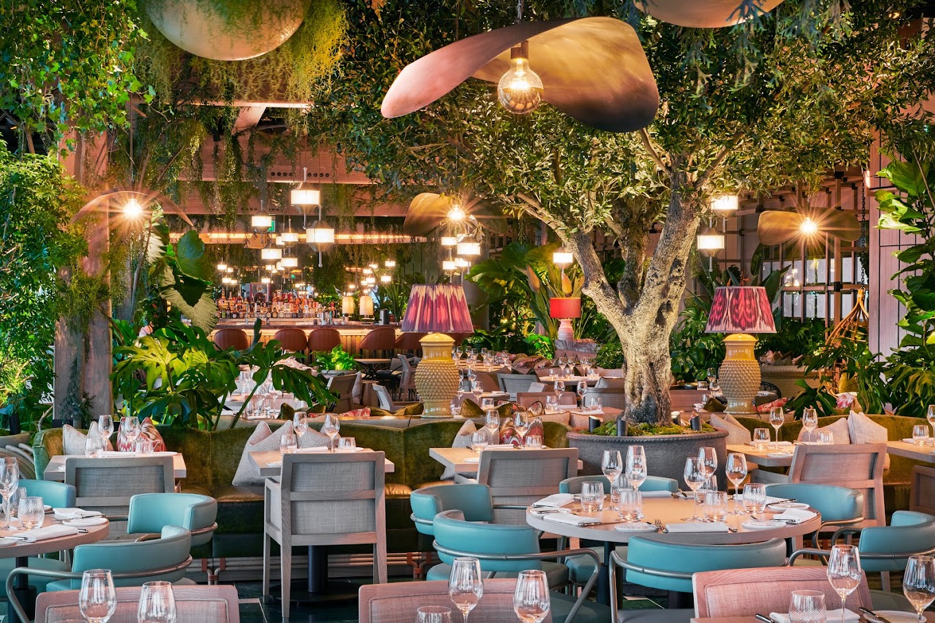 restaurants near Sky Garden in London offer a diverse array of culinary experiences that promise to delight your senses and elevate your dining journey. From elevated elegance to hidden gems and cultural fusions, these establishments are a testament to the city's vibrant dining scene. Whether you're seeking panoramic views or delectable flavors, these restaurants are ready to welcome you with open arms and exceptional gastronomy.