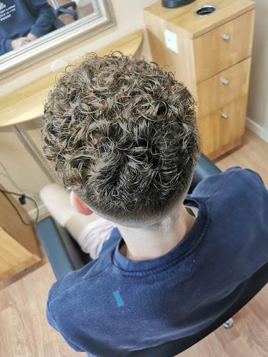 Le Long Court Coiffure - Thumbnail