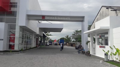 Photos of Isuzu Jogja Astra International