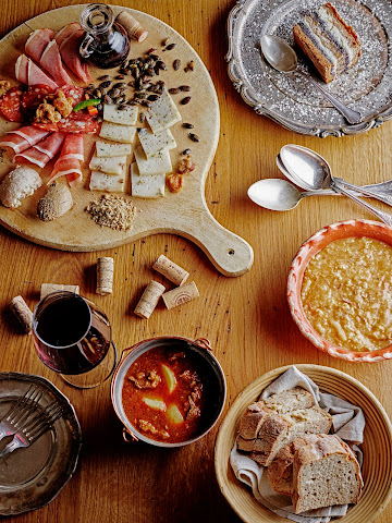 Gujžina - Slovenska kulinarika na vegetarijansko veganski način by null