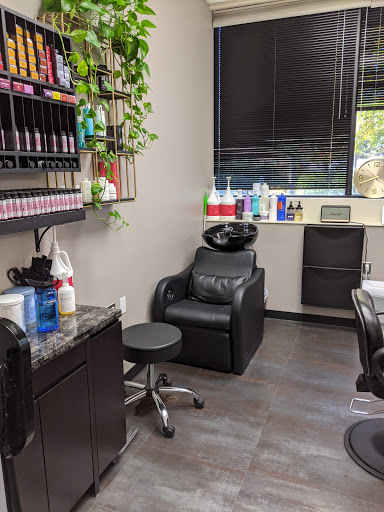 Le Corbeau Salon - Thumbnail