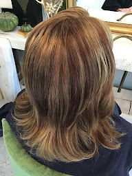 Photo n°30 de L.Color à Lonzac (Salon de coiffure)