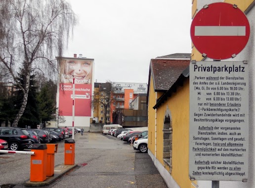 Privatparkplatz der o.ö. Landesregierung, Author: stuefi ber