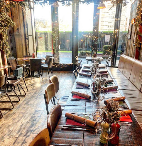Lockhouse - Pub