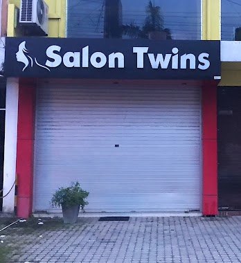 Salon Twins, Author: Sukumal Harischandra