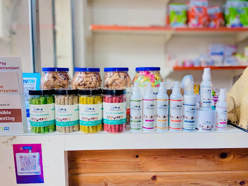 Natural Pet foods biscuits , Munches & Groming products by Himalayan Chapter.