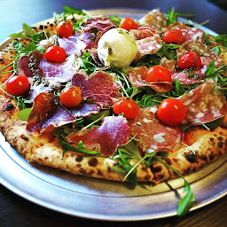 Photo n°10 de Ô Grain de Pizz' pizzeria pizza au feu de bois (entre le primeur et la boulangerie) à Ventabren (Restaurant italien)