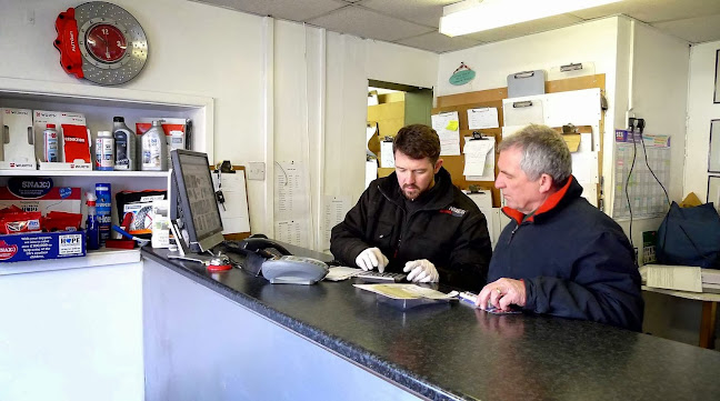 Reviews of Wynnes Motors Cardiff - MOT Servicing Repair Auto Aircon Recharge Car Tyres Turbo Cleaning in Cardiff - Taxi service