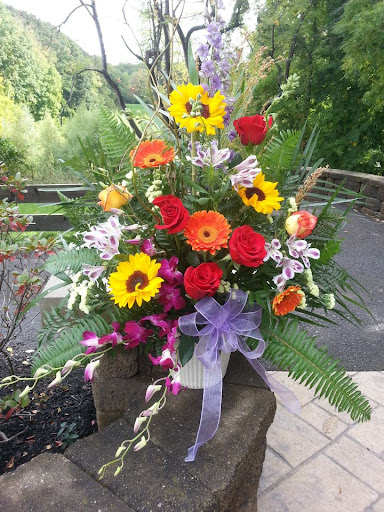 Lakeside Floral and Antique Gallery - Thumbnail
