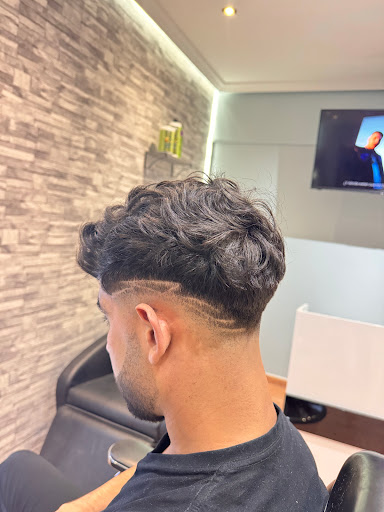 MomoBarber - Thumbnail