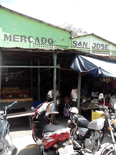 Photos of Family Pantry Quinta Samayoa