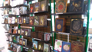 Photo n°7 de Au Pays Des Légendes à Plogoff (Grand magasin)