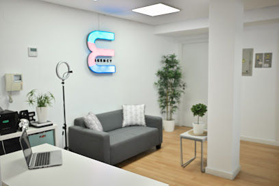 ESENCIAL | PR & Comm Agency