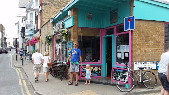 Beaches Cafe Bar