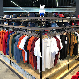 Photo n°17 de La Station Angoulins à Angoulins (Magasin de sacs et bagages)