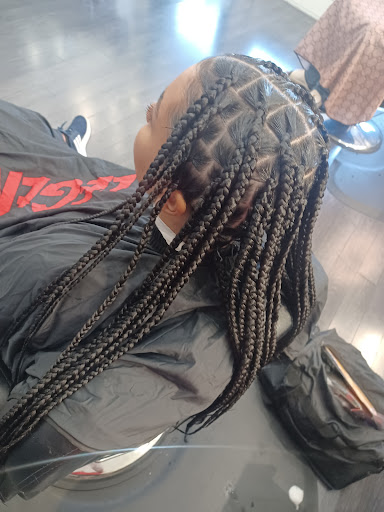 Bombshell Salon - Visual