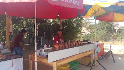 Photos of ពូ​ បារាំង មានលក់​ មាន់​ និង​ ទា​ បំពង​