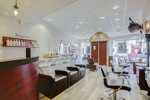 Photo n°26 de Les Spécialistes à Brignais (Salon de coiffure)