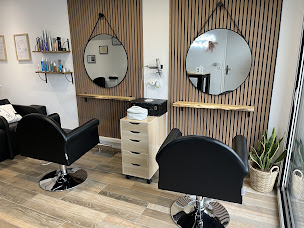 Photo n°1 de L'atelier coiffure de justine à Avion (Salon de coiffure)
