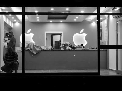 electronics-store