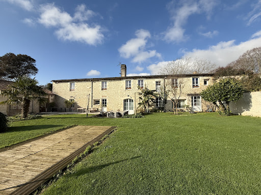 Photo de Les Villas de Charme 17 - Location de vacances en Charente-Maritime - Piscine chauffée - Spa - Mer à Angoulins (17690)