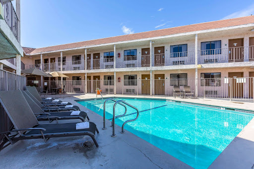 Rodeway Inn Magic Mountain Area