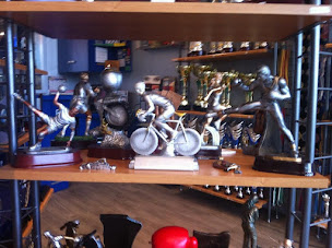 Photo n°11 de Victoria Trophées / SARL Au Grand Prix à Belleneuve (Société de flocage)