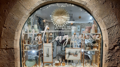 Photo de Boutique d'artisanat céramique, tableaux