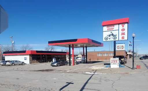 Tom's Quick Stop - Visual