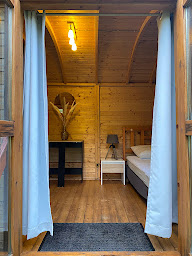 Photo n°48 de Camping-Chalets La Favière à Lac-des-Rouges-Truites (Chalet)