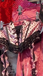 Photo n°4 de Tragic Vintage Store à Paris (Magasin de vêtements vintage)