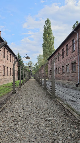 Numer telefony do Miejsce Pamięci i Muzeum Auschwitz I