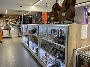 Photo n°5 de Cash-Web Tourcoing à Tourcoing (Magasin d'instruments de musique d'occasion)