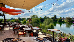 Photo n°21 de Domaine de Bugatel (le restaurant) à Sainte-Livrade-sur-Lot (Cave à vins)