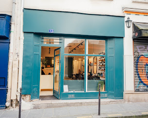 Photo n°3 de Les garçons dans le salon à Paris (Salon de coiffure)