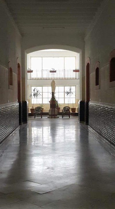 Photos of Coll&egrave;ge De La Sainte Famille (PCH)