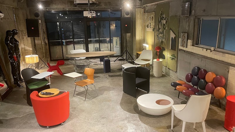 Gallery & Bar COMMON