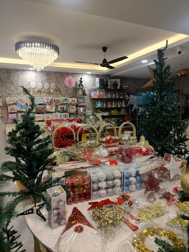 Christmas decorations hangings, christmas trees, pine and fibre tree 6 ft 8 ft 4 ft