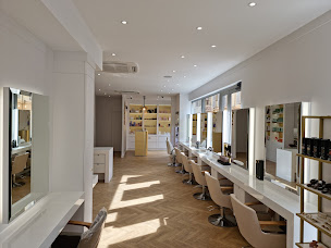 Photo n°1 de DESSANGE - Coiffeur Antibes à Antibes (Salon de coiffure)