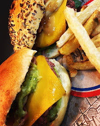 Photo n°8 de Les burgers de camille ( food truck) bar a burgers. tournée en photo à Maubec (Restaurant)